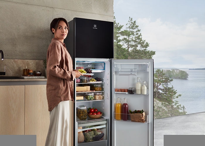 Top-freezer refrigerator sizes